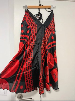 Vestido estampado negro y rojo