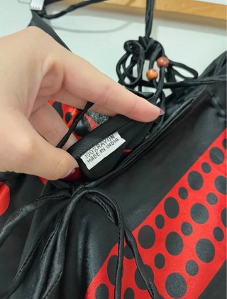 Vestido estampado negro y rojo