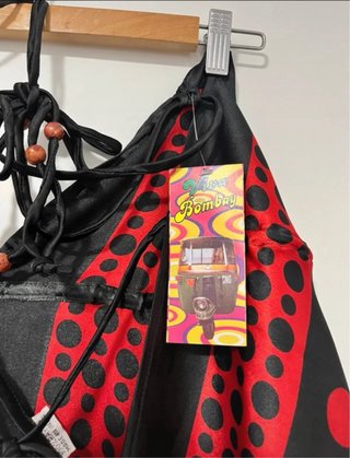 Vestido estampado negro y rojo