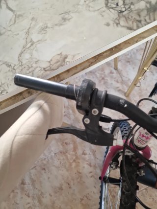 Bicicleta blanca y rosa buen estado