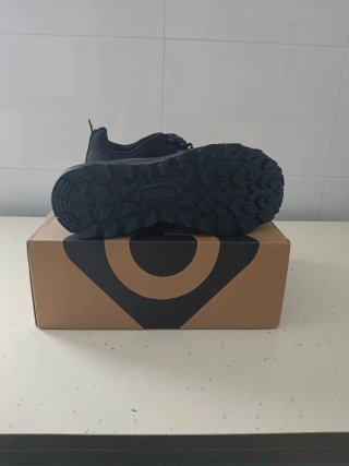 Zapatillas trail IZAS negras