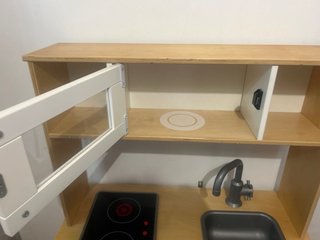 Cocina de juguete con microondas y fregadero