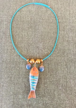 Collana con ciondolo pesce e conchiglie