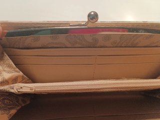 Cartera con diseño artístico