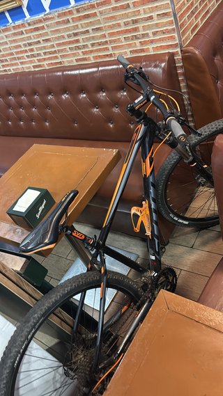 Bicicleta Syncros Negra y Naranja