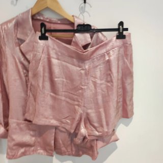 Conjunto chaqueta y short rosa