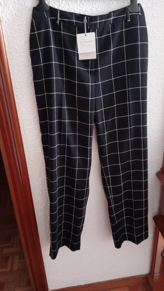 Conjunto body y pantalón cuadros. Sin estrenar