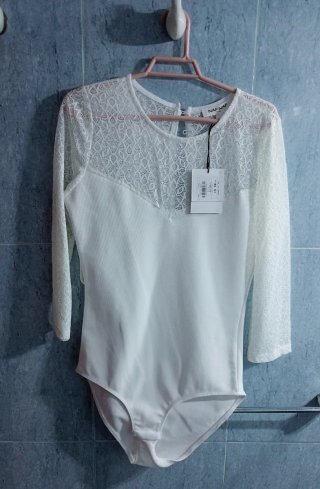 Conjunto body y pantalón cuadros. Sin estrenar