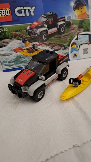 Lego City 60240 - Avventura in Kayak