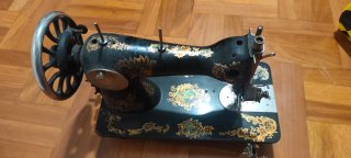 Máquina de coser Alfa antigua
