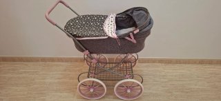 Carro de muñecas gris con estrellas