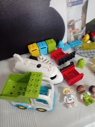 Lego Duplo: Avión, Camión y Figuras