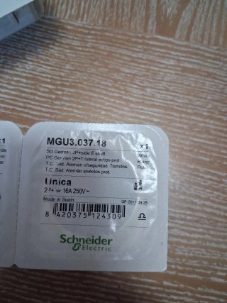 Schneider Electric Base Schuko serie Única.