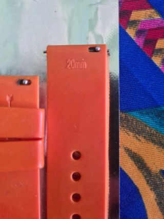 Correa de reloj naranja con hebilla