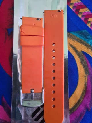 Correa de reloj naranja con hebilla