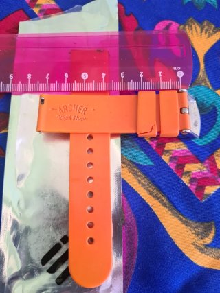 Correa de reloj naranja con hebilla