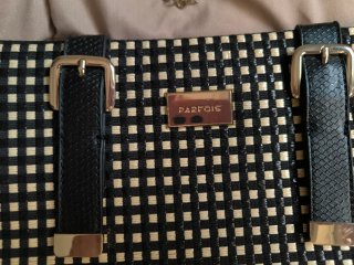 Elegante Cartera Negra y Blanca
