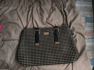 Elegante Cartera Negra y Blanca