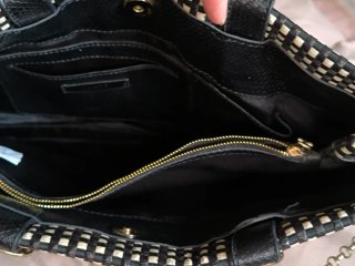 Elegante Cartera Negra y Blanca