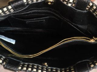Elegante Cartera Negra y Blanca