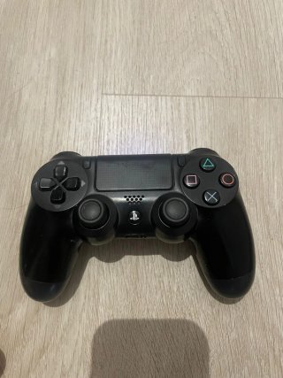 PS4 (PlayStation 4) + 2 Juegos