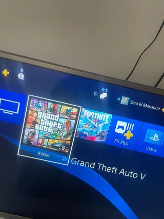 PS4 (PlayStation 4) + 2 Juegos