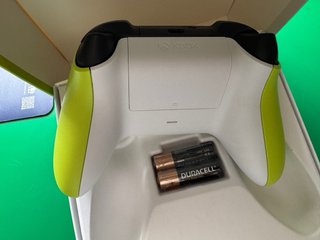 Mando Xbox X|S Electric Volt