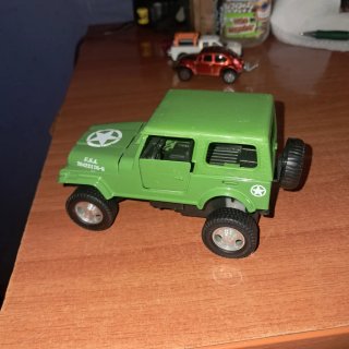 Coche Jeep Militar a Escala Verde