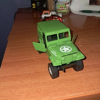 Coche Jeep Militar a Escala Verde