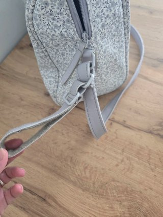 Bolso Pasito a Pasito floral gris