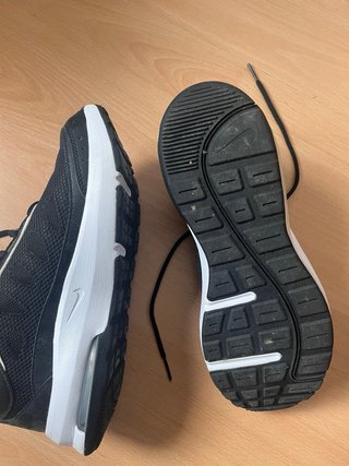 Tênis Nike Air Max Preto e Branco