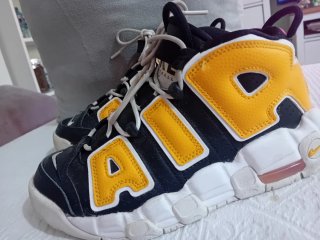 Zapatillas Nike Air Negras y Amarillas