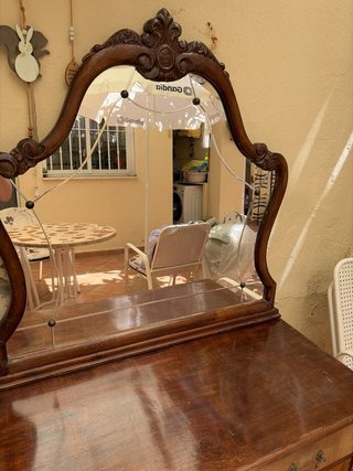 Tocador antiguo de madera y cristal