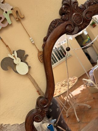 Tocador antiguo de madera y cristal