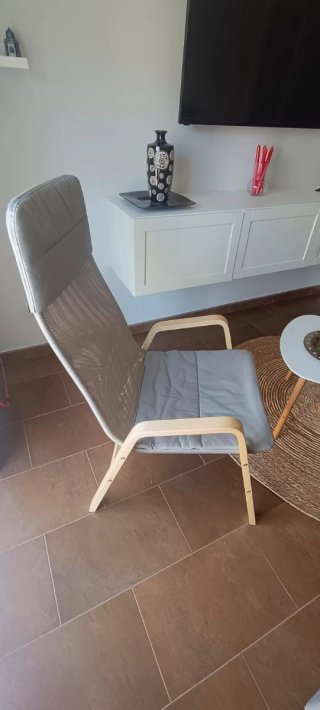 Sillón de tela y madera
