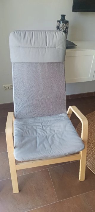 Sillón de tela y madera