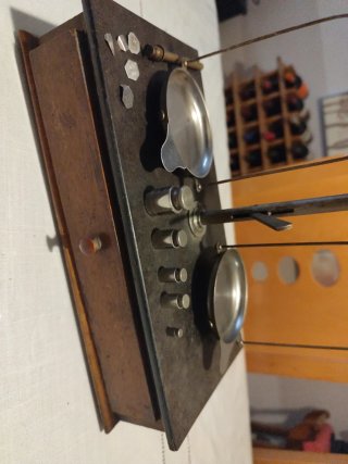 Balanza antigua de precisión