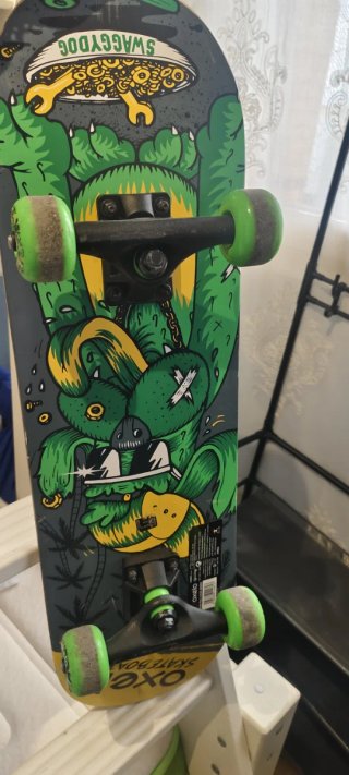 Skateboard niños más casco y protectores de regalo