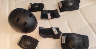 Skateboard niños más casco y protectores de regalo