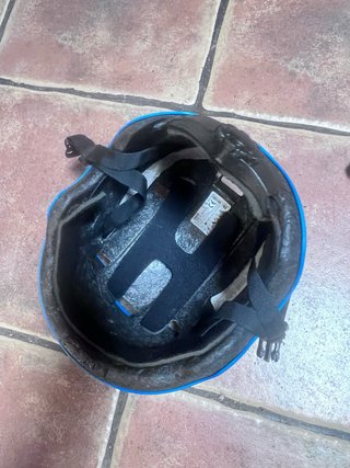 Casco de niño/a azul para deportes