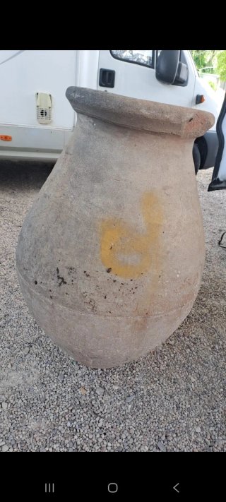 Tinaja de barro antigua