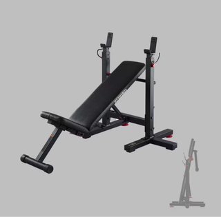 Banco de pesas y discos para entrenamiento