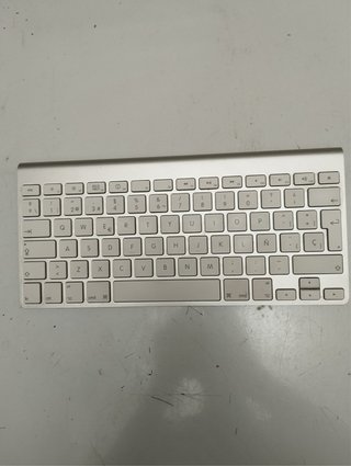 Teclado Apple Plata y Blanco