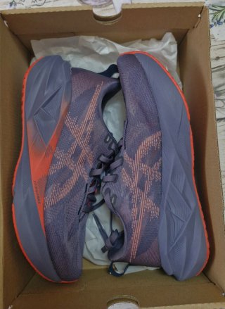 Asics Novablast 5 Morado Naranja