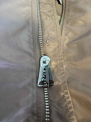 Chaqueta Bomber Alpha Industries edición exclusiva