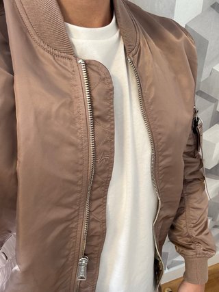 Chaqueta Bomber Alpha Industries edición exclusiva