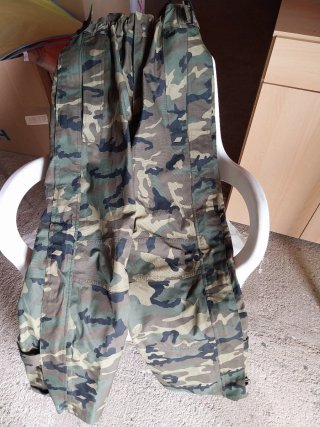Pantaloni mimetici per caccia e pesca