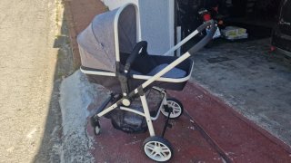 Carrito de bebé gris