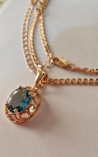 Collana  in oro con pendente azzurro