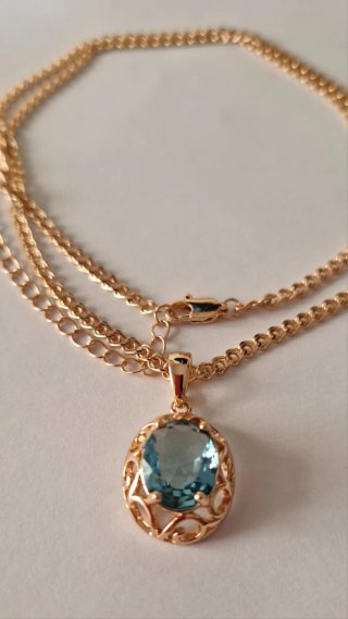 Collana  in oro con pendente azzurro